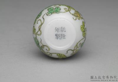 图片[3]-Glass gourd-shaped vase with symbols of happiness and longevity in falangcai painted enamels, Qing dynasty, Qianlong reign (1736-1795)-China Archive